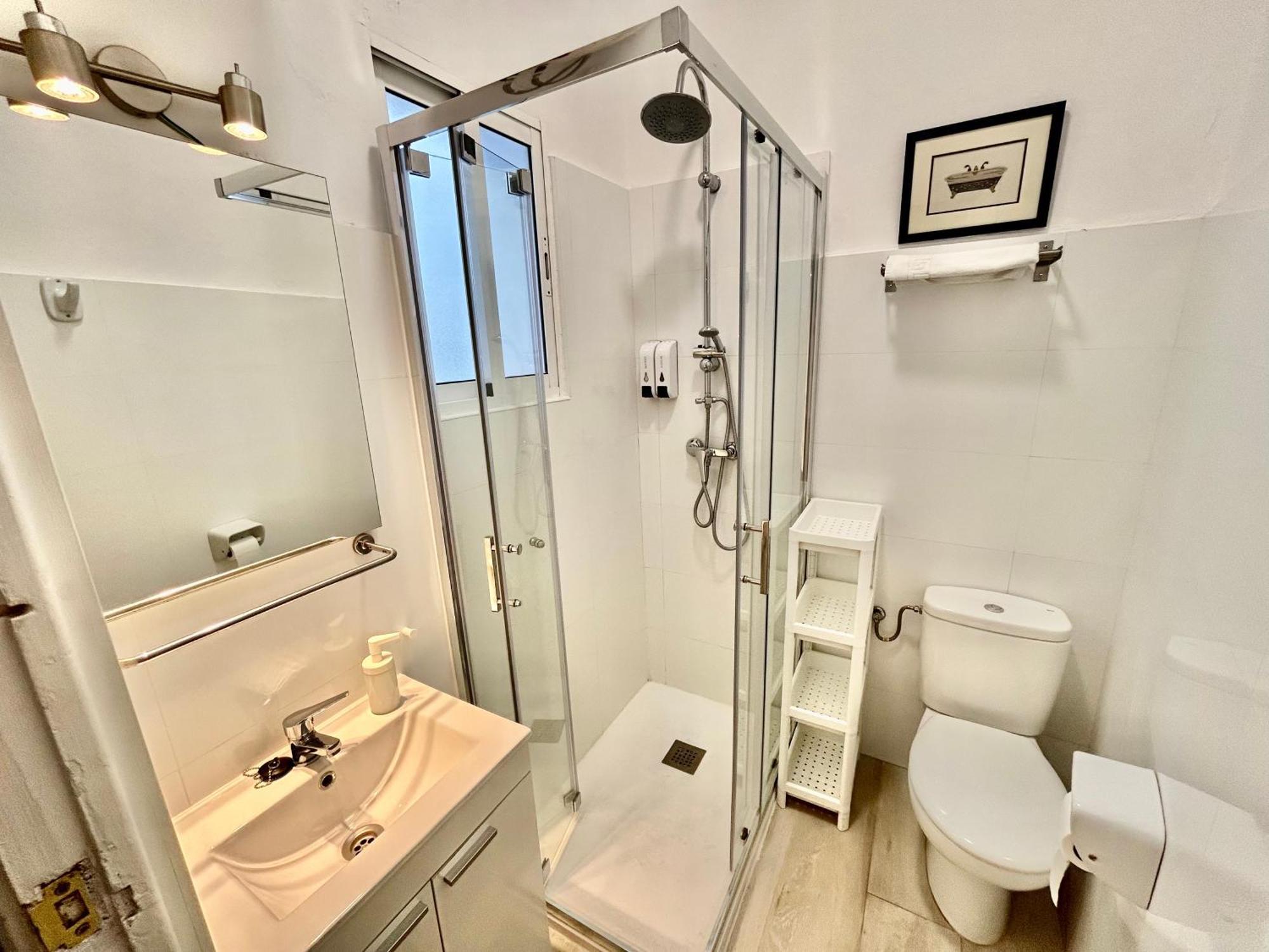 Acogedor Apt 8Pax 4Bdr 2Bth- Cozyhomesevilla2 Ngoại thất bức ảnh